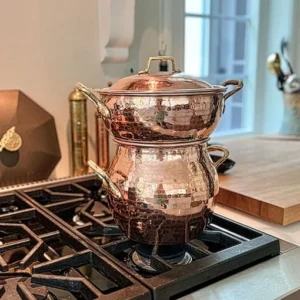 Pot à couscous artisanal marocain en cuivre avec poignées en laiton : décoration de cuisine artisanale